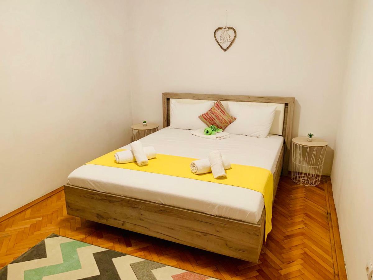 Ultracentral Apartment With All You Need: Wifi, Tv, Ac, Washer, Coffe Timişoara Extérieur photo